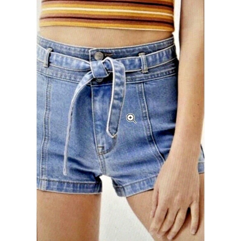 PacSun Women's Denim 70s Shorts With Belt Size 28*